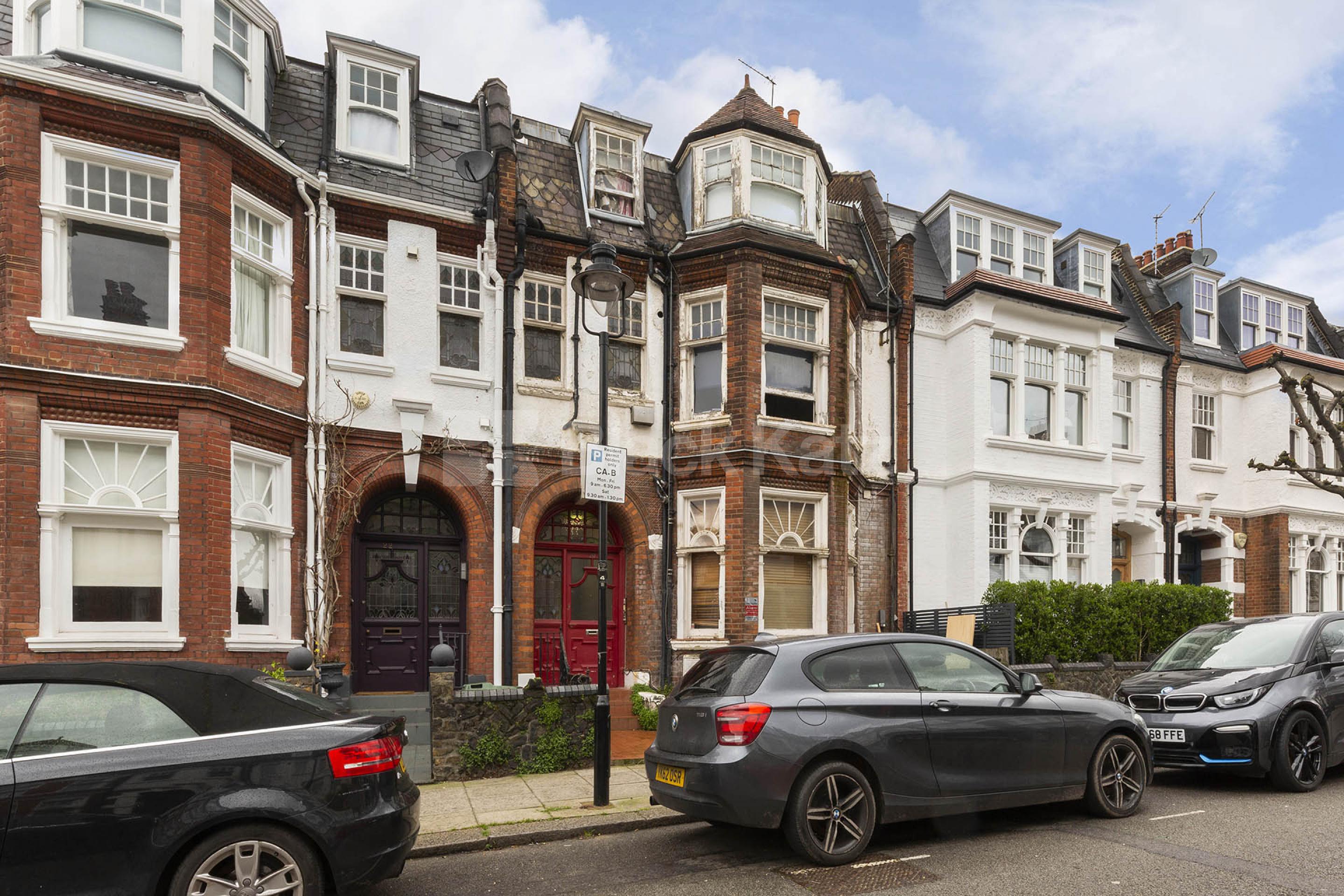 Two double bedrooms set within a period conversion by Belsize Park with a garden Howitt Road, Hampstead - Belsize Park NW3 NW3